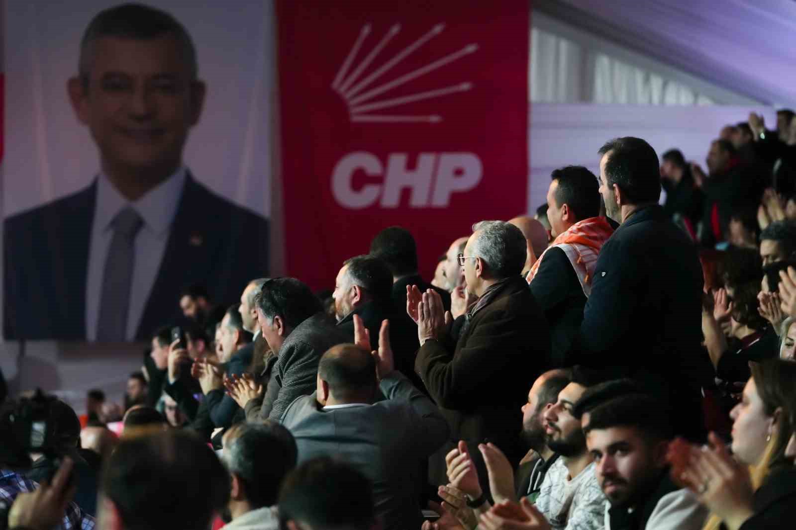 CHP Genel Başkanı Özgür Özel partisinin Manisa belediye başkan adayları tanıtım toplantısına katıldı
