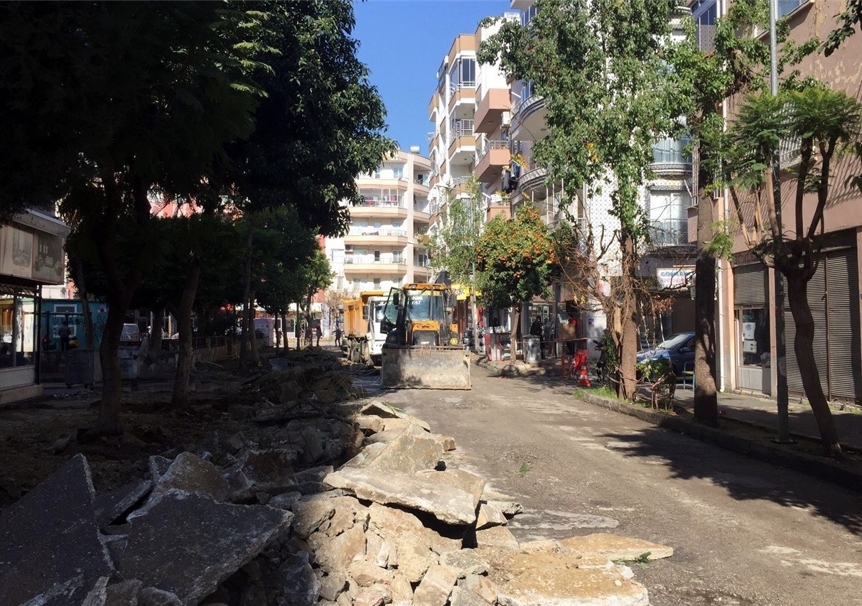 Akdeniz&rsquo;de sokaklar yenileniyor

