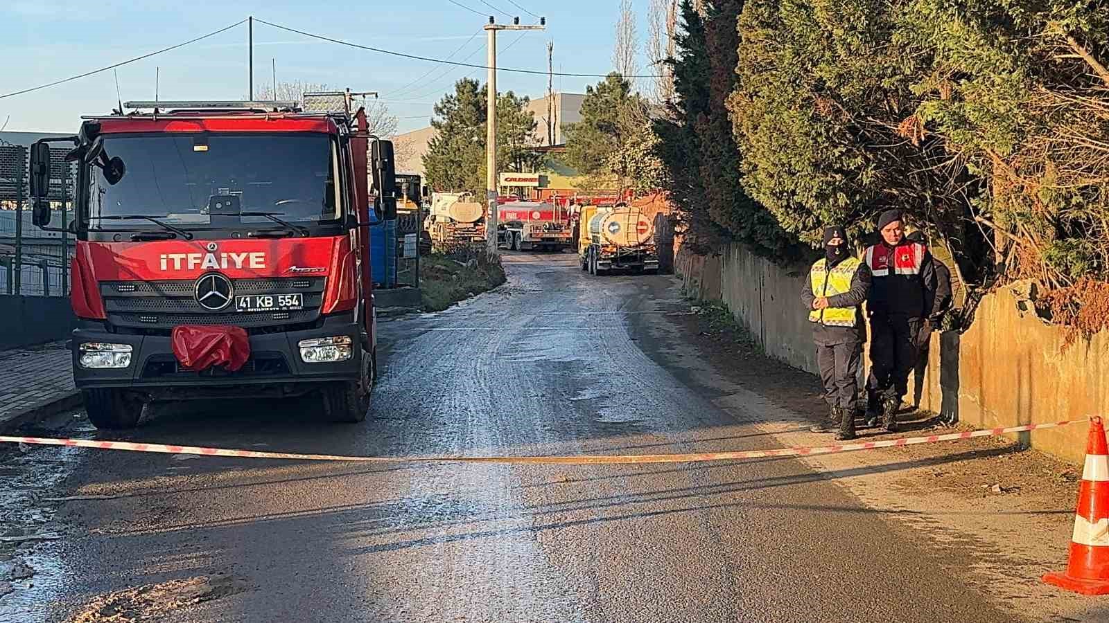 Kocaeli’deki fabrika yangını 5 saatte söndürüldü 