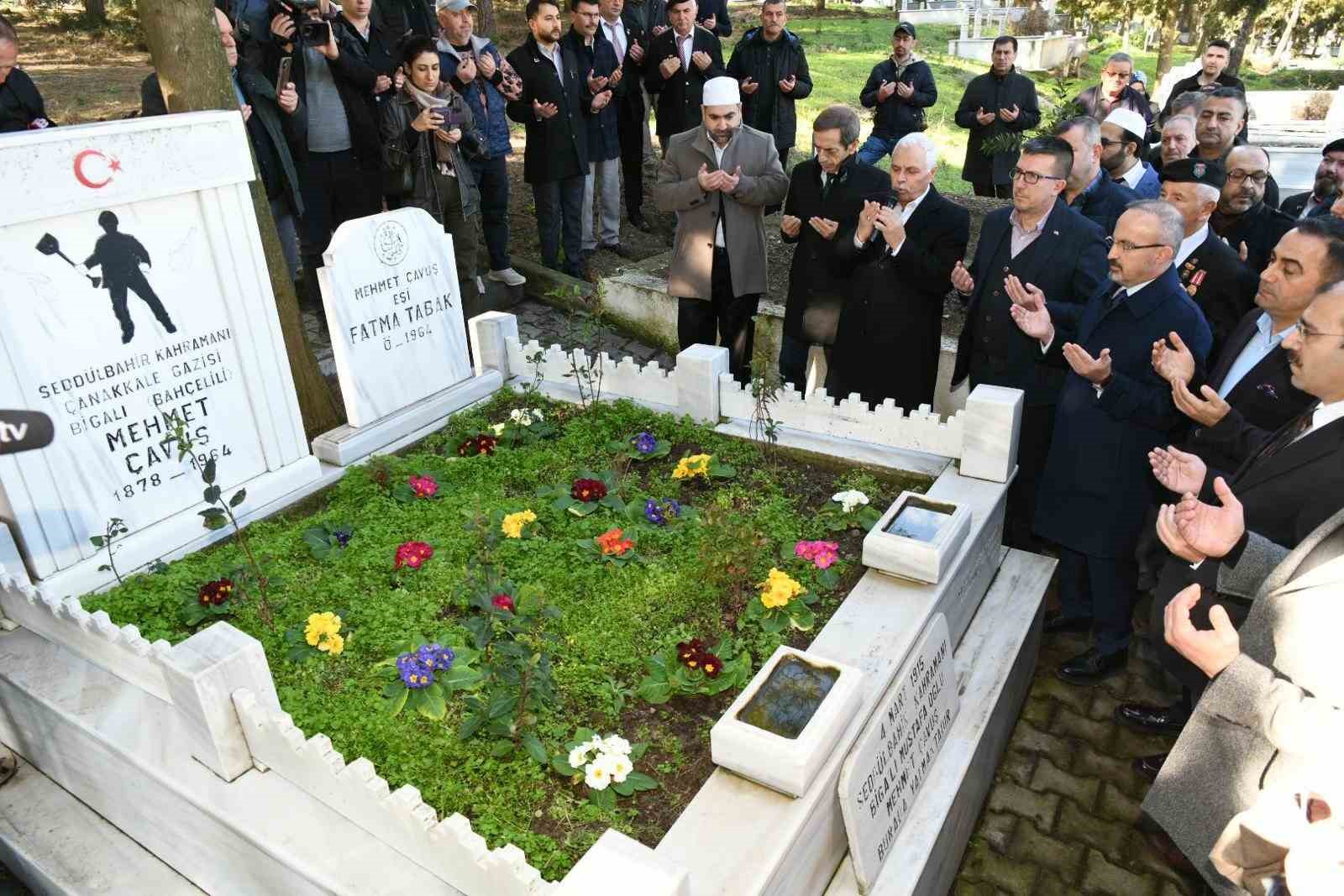 &Ccedil;anakkale Zaferi&rsquo;nin kahramanlarından Bigalı Mehmet &Ccedil;avuş kabri başında anıldı
