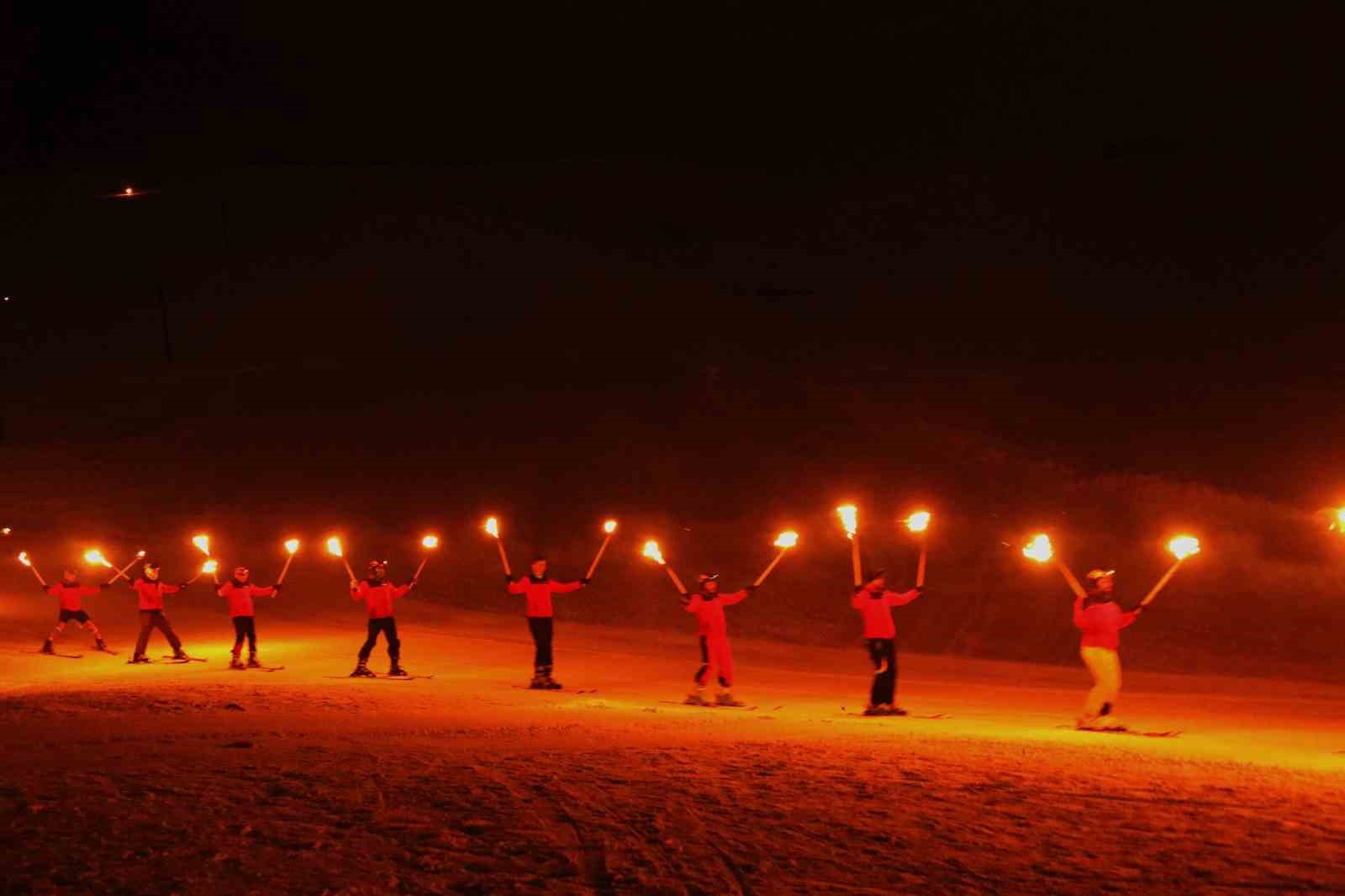 Bitlis’te meşaleli kar festivali