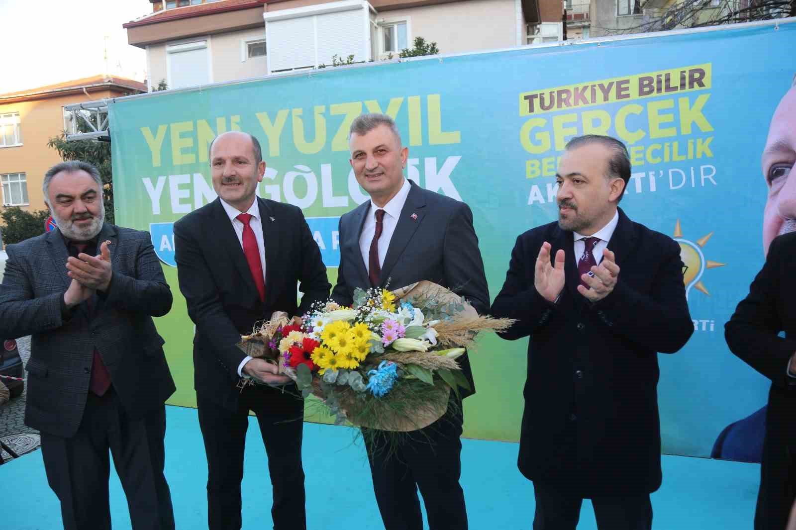 Gölcük Belediye Başkanı Ali Yıldırım Sezer’den gövde gösterisi 