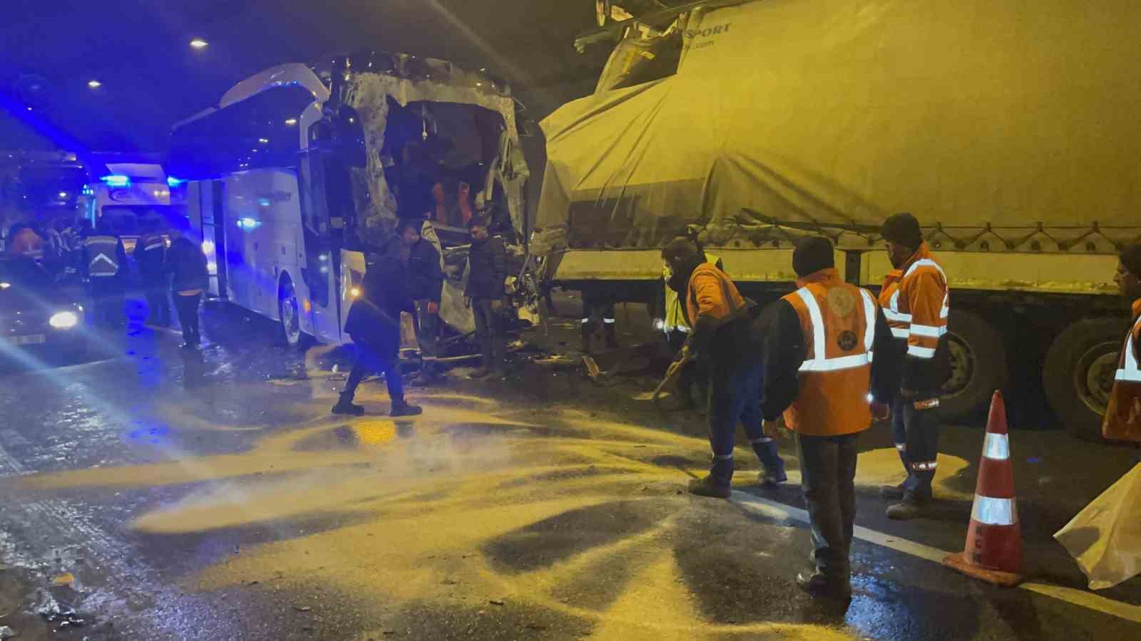 Osmaniye’de tünelde zincirleme trafik kazası: 1 ölü, 6 yaralı
