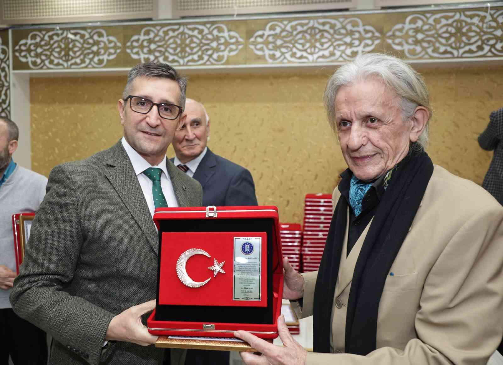 Kütahya Belediyesi kente değer katan sanatçıları ödüllendirdi