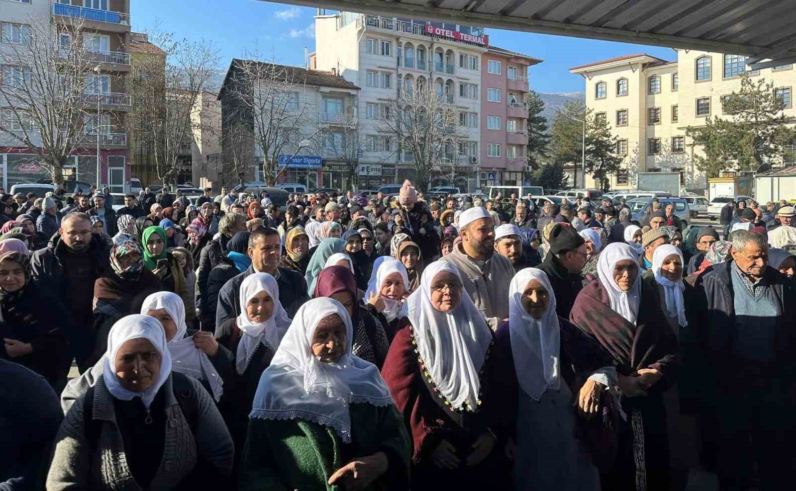 Simav’da 64 umreci dualarla kutsal topraklara uğurlandı