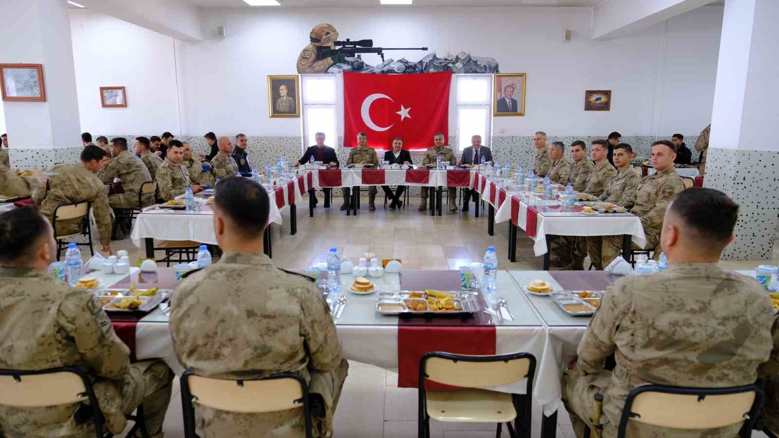 Şırnak Valisi Atay, Mehmet&ccedil;ik ile bir araya geldi
