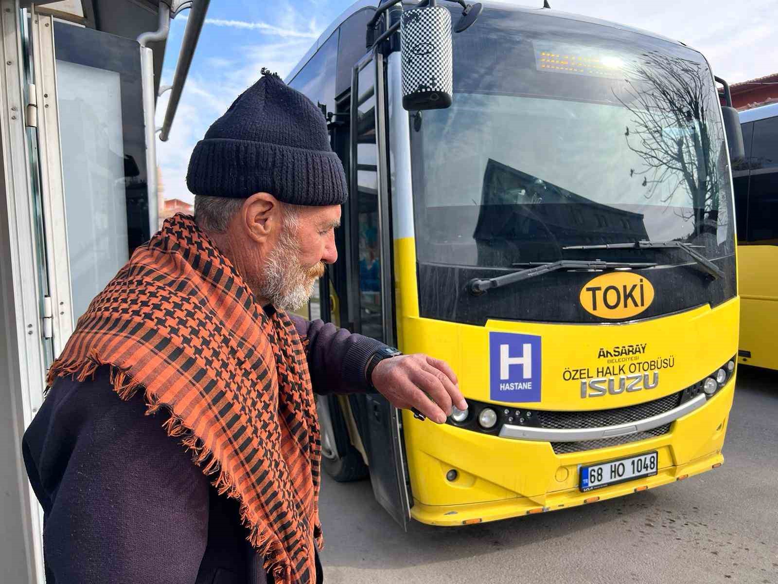 Kurt gibi uluyup otob&uuml;s seferlerini y&ouml;nlendiriyor
