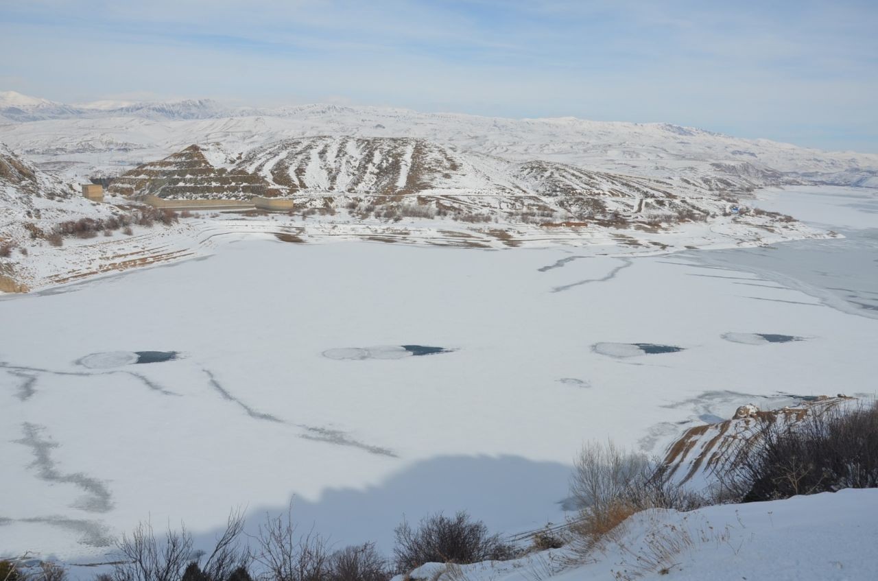 Tercan Baraj G&ouml;l&uuml; dondu

