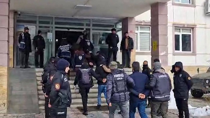 Bitlis&rsquo;te uyuşturucu operasyonu: 9 tutuklama
