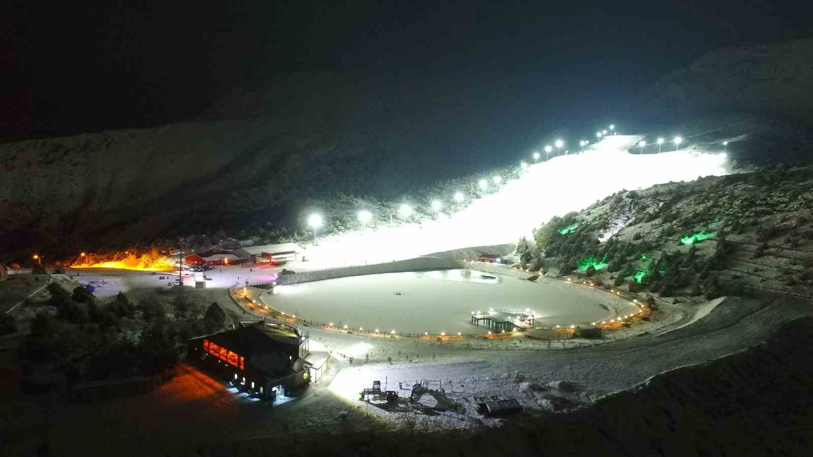 Ergan Kayak Merkezi&rsquo;nde gece kayak keyfi
