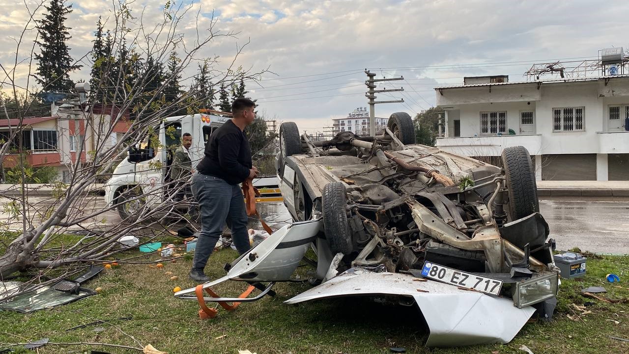 Tofaş&rsquo;ın hurdaya d&ouml;nd&uuml;ğ&uuml; kazada 1&rsquo;i ağır 3 kişi yaralandı 