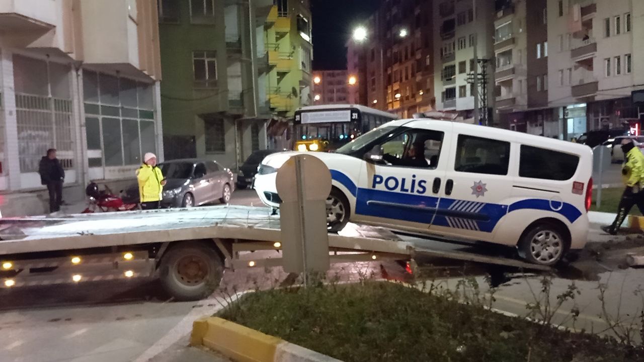 Şüpheli araç kovalayan polis otosu kaza yaptı 