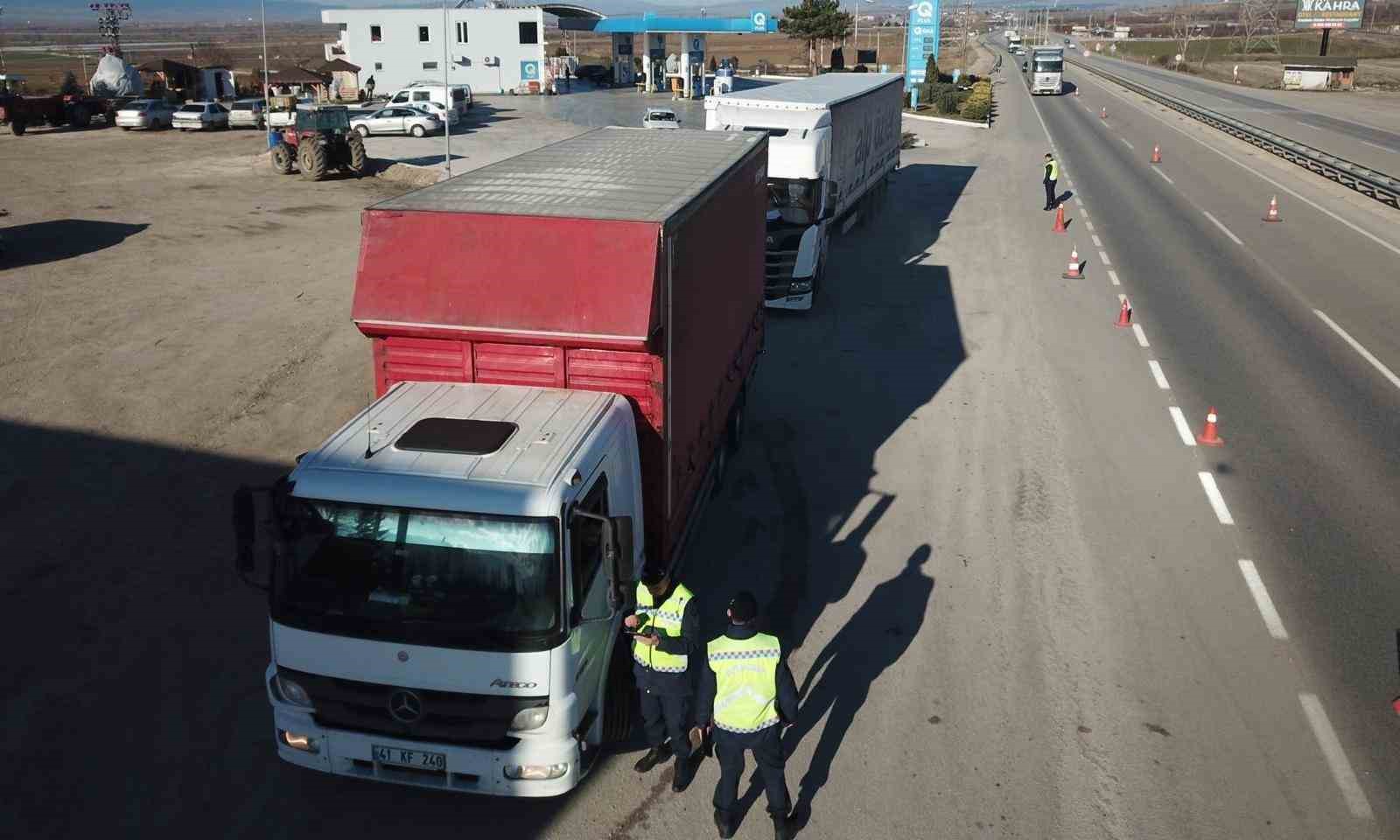 Jandarma ekiplerinden kış lastiği denetimi
