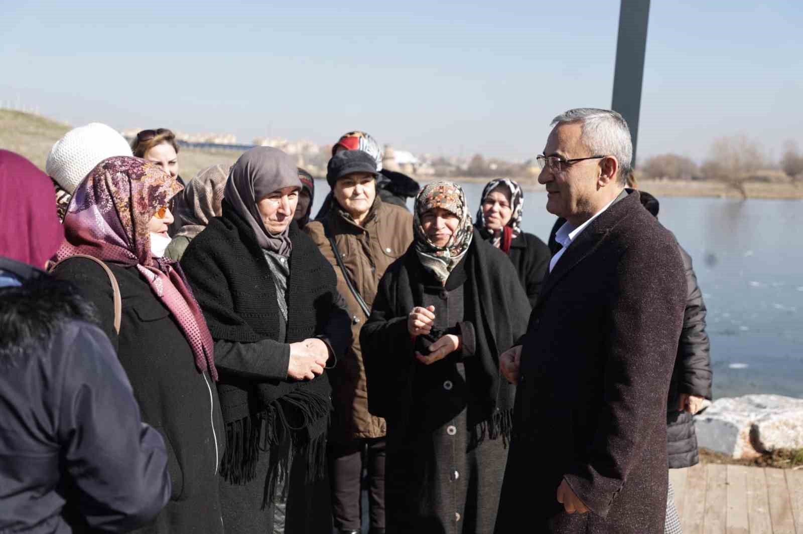 Başkan Alim Işık emekli polis eşleriyle buluştu