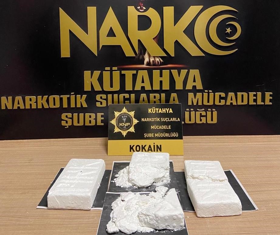 Kütahya’da bir araçta 3 bin 16 gram kokain ele geçirildi