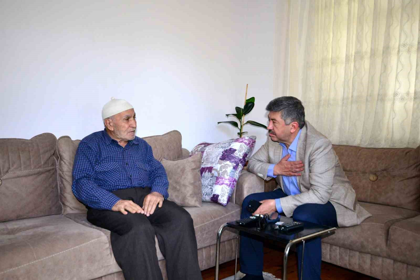 Gediz Belediyesi yaşlılar için vefa sosyal destek programını devreye soktu