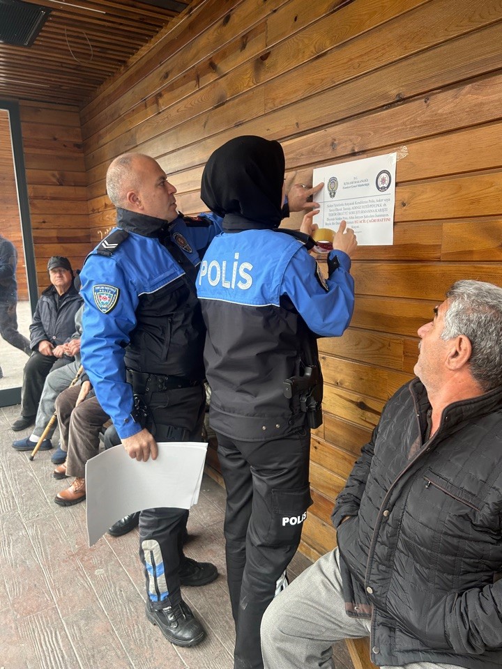 Toplum destekli polislerden bilgilendirme &ccedil;alışması
