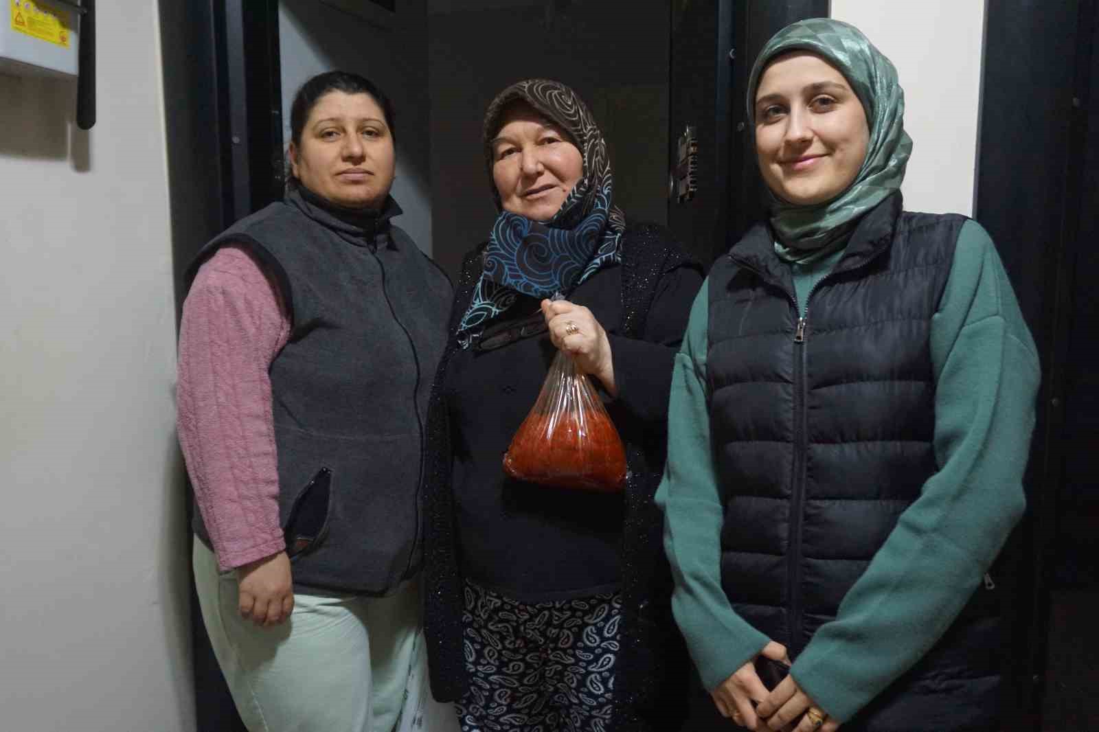 Edirne&rsquo;ye yerleşen depremzede y&ouml;resel &uuml;r&uuml;nlerle ge&ccedil;imini sağlıyor
