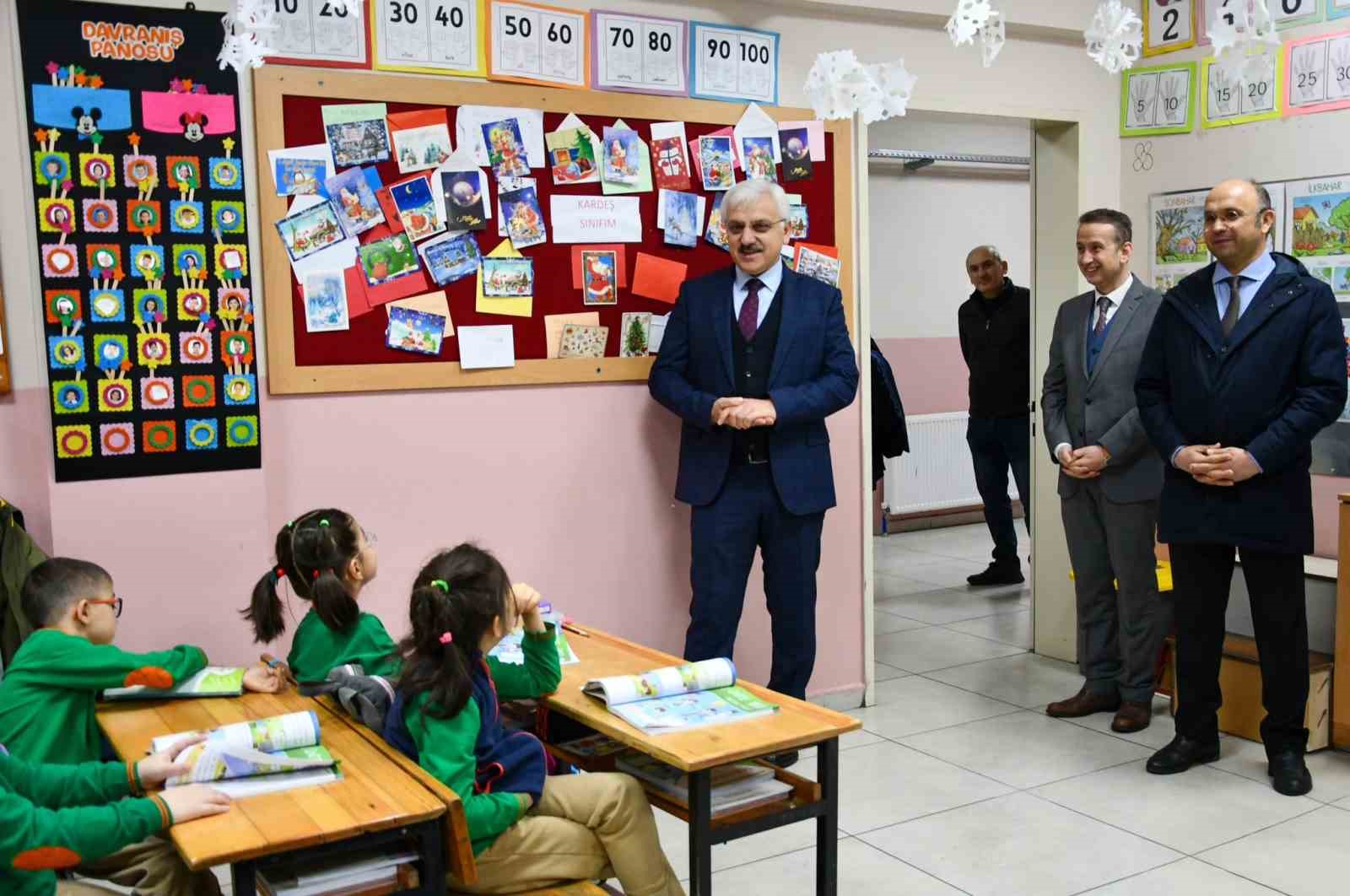 Sömestr tatili bitti, öğrenciler okul sıralarında yerini aldı
