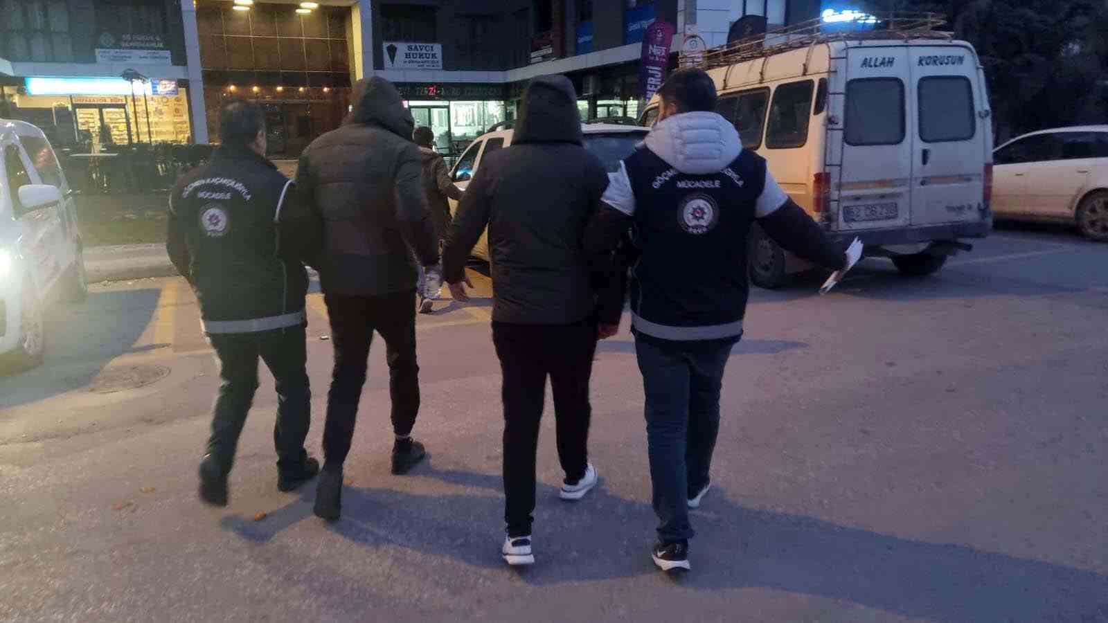 Edirne&rsquo;de g&ouml;&ccedil;men ka&ccedil;ak&ccedil;ılarında 625 bin TL değerinde para yakalandı
