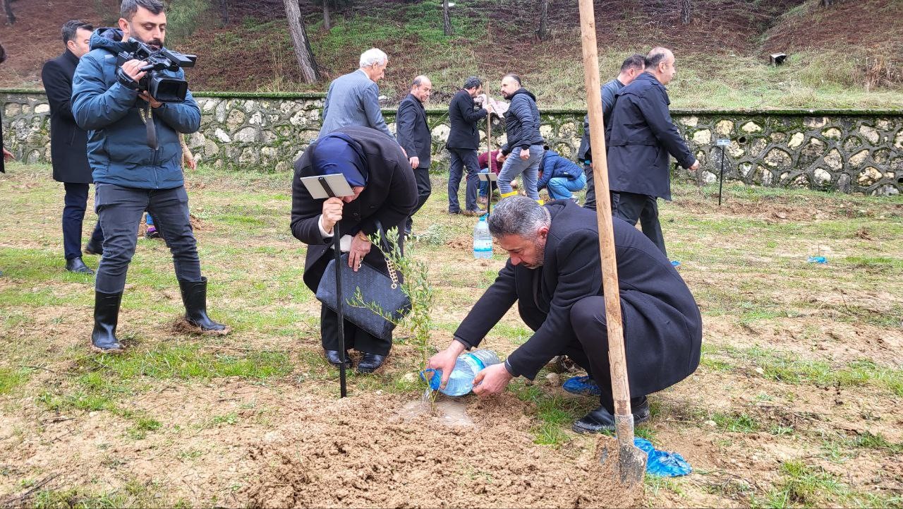 &Uuml;niversite &ouml;ğrencilerinin isimleri fidanlarda yaşayacak
