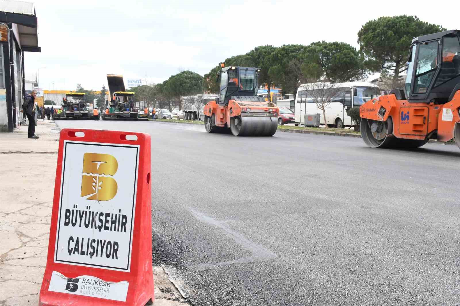 Balıkesir Büyükşehir Belediyesi, Küçük Sanayi Sitesi’nin yollarını yeniliyor
