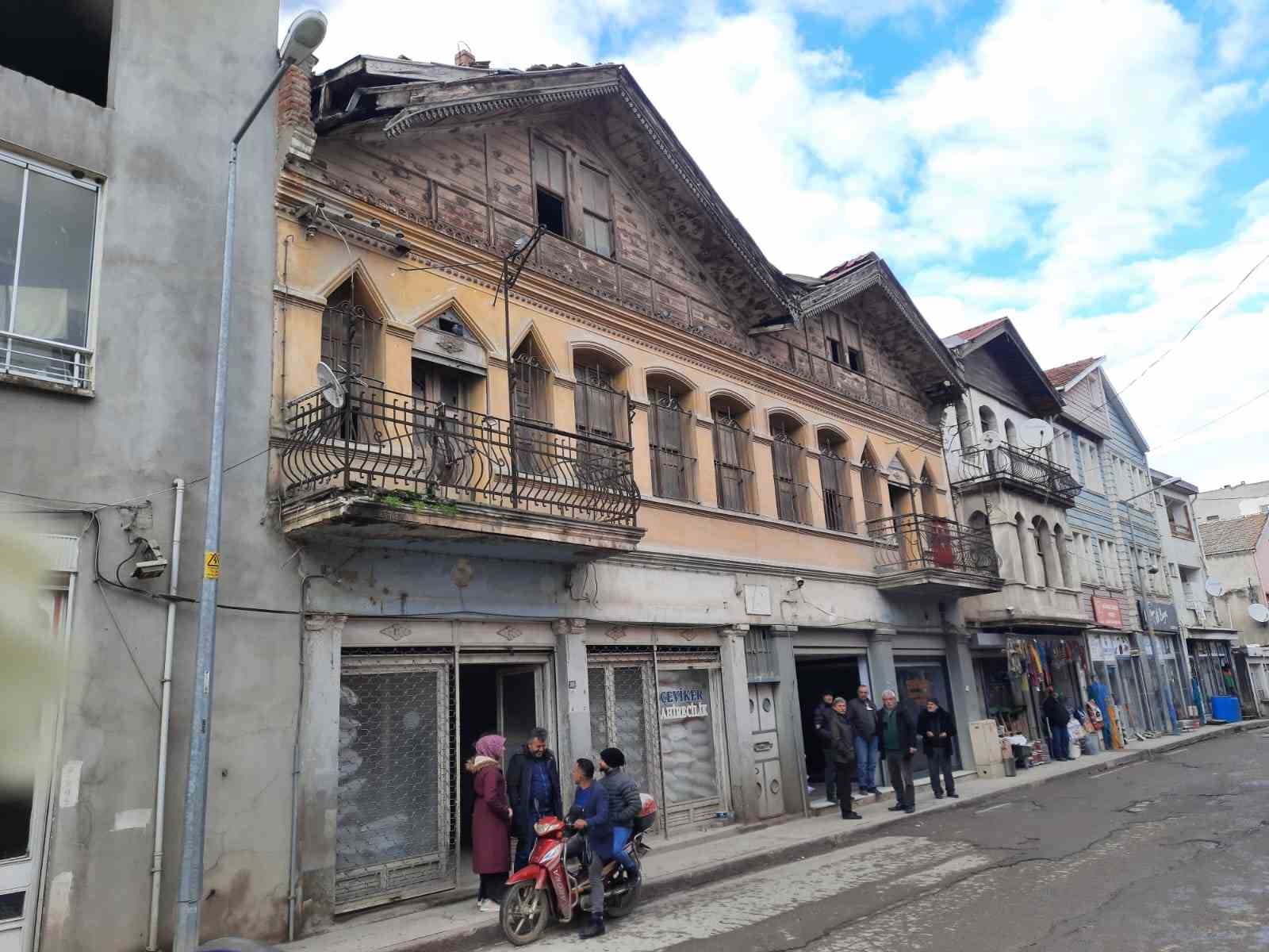 Tarihçi uyardı: “Alaçam’ın tarihi konakları yıkılmanın eşiğinde”