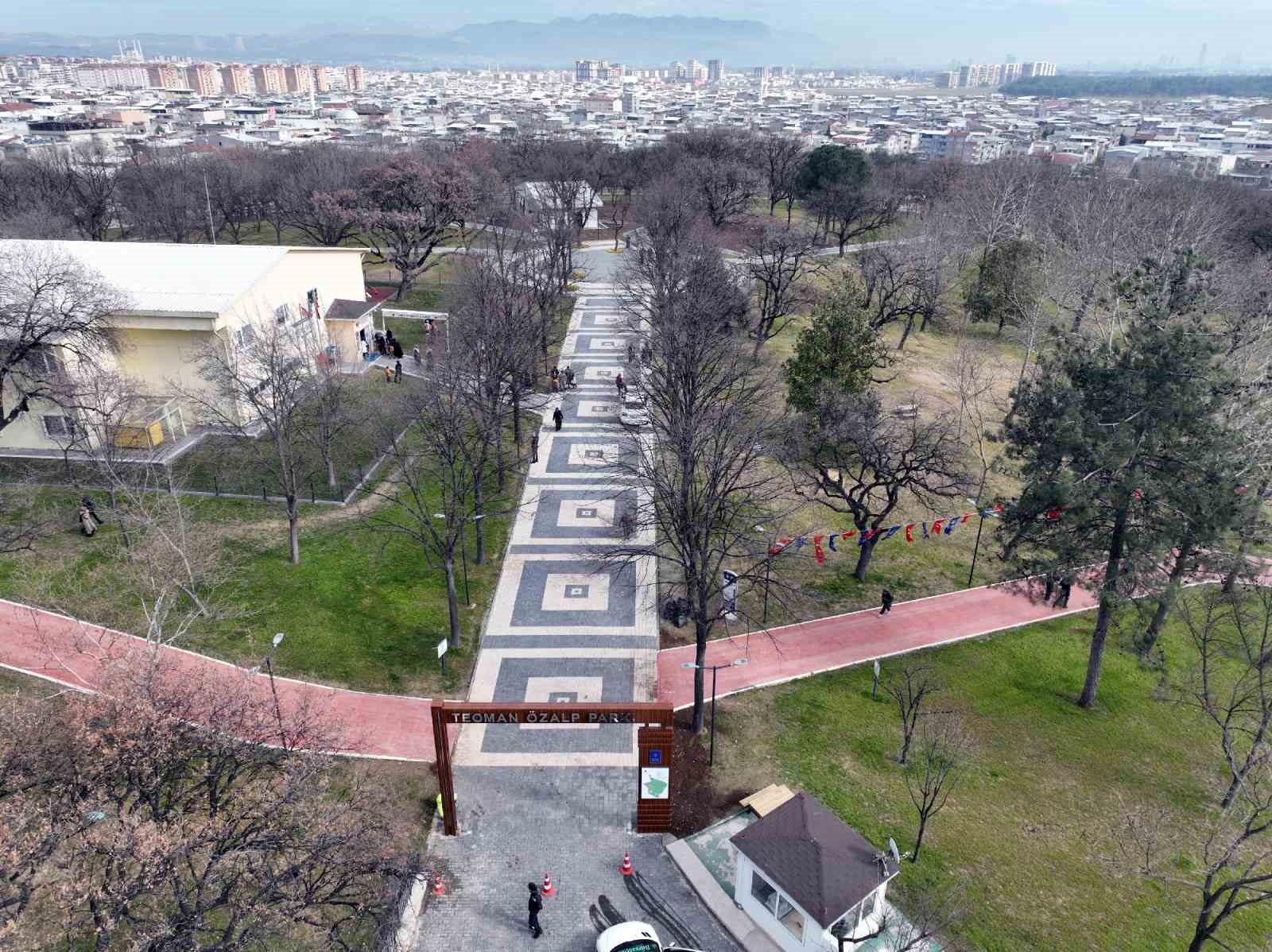 Teoman &Ouml;zalp Parkı, yenilenen y&uuml;z&uuml;yle hizmette
