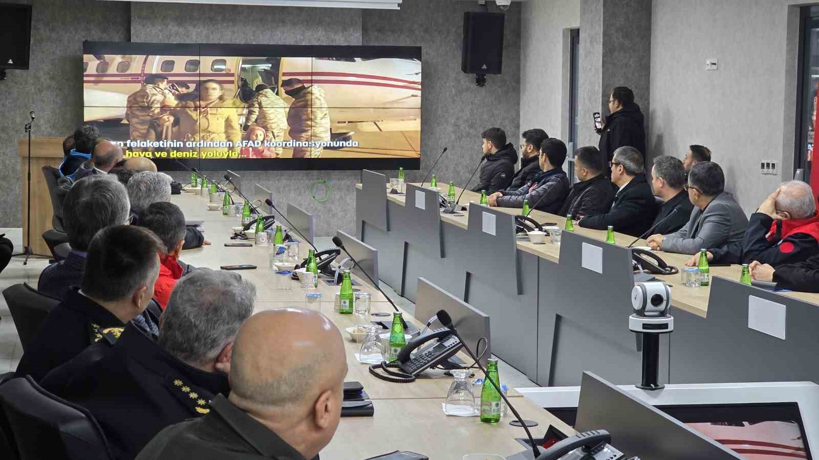 Tokat&rsquo;ta saat 04.17&rsquo;de depremzedeler anıldı
