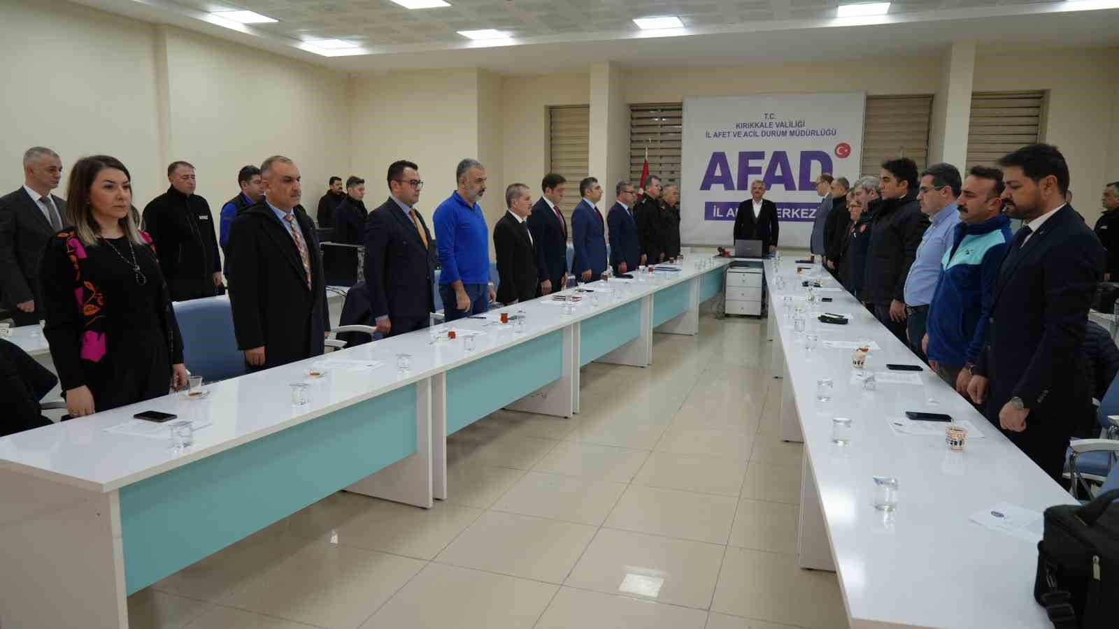 Depremlerde hayatını kaybedenler saat 04.17’de anıldı