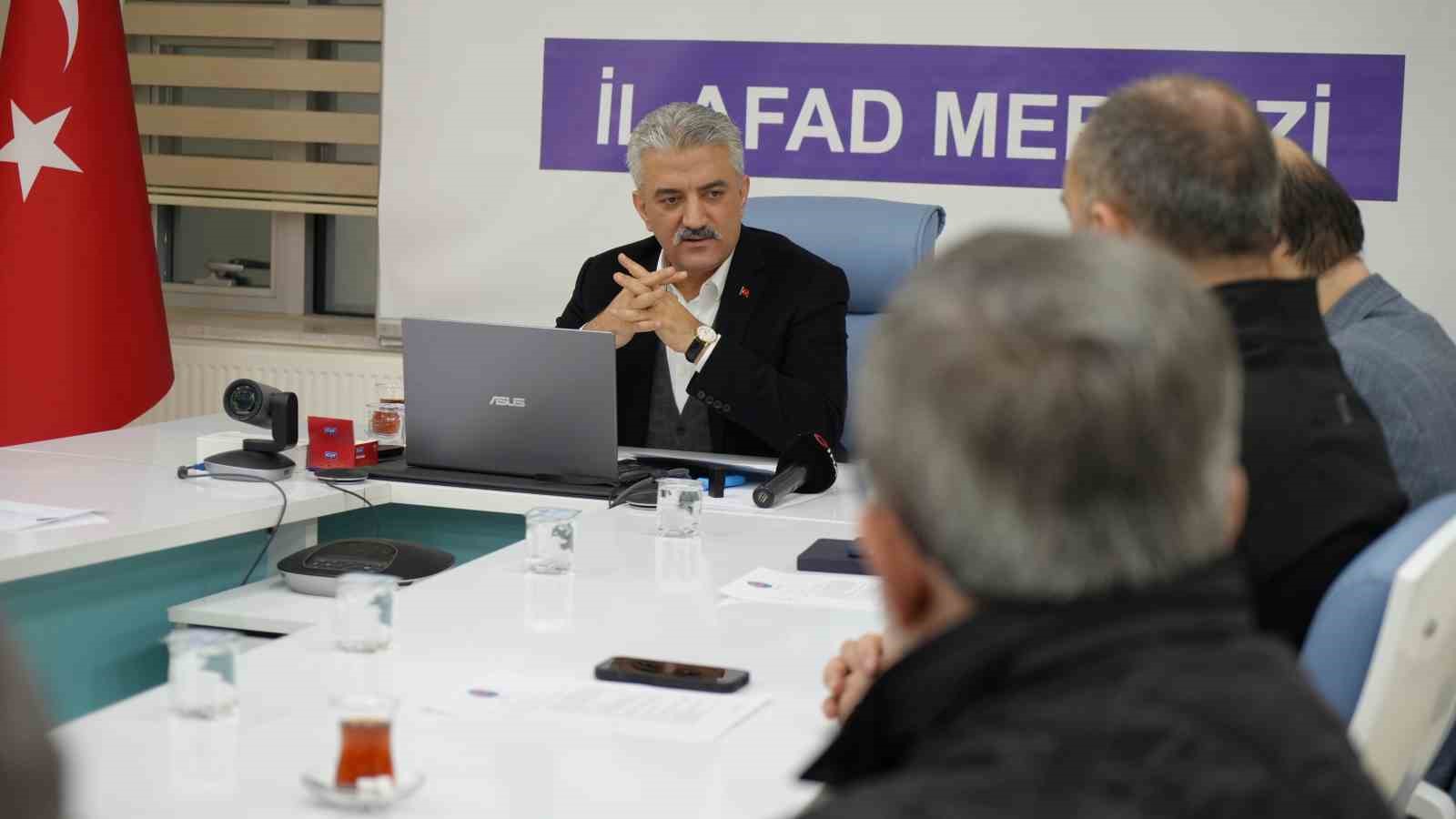 Depremlerde hayatını kaybedenler saat 04.17&rsquo;de anıldı
