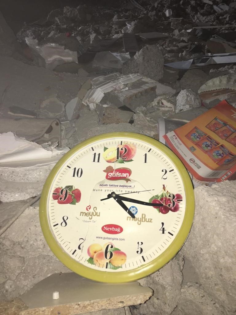 6 Şubat depreminde bir&ccedil;ok insana umut olan Burdur İtfaiyesi deprem şehitlerini unutmadı
