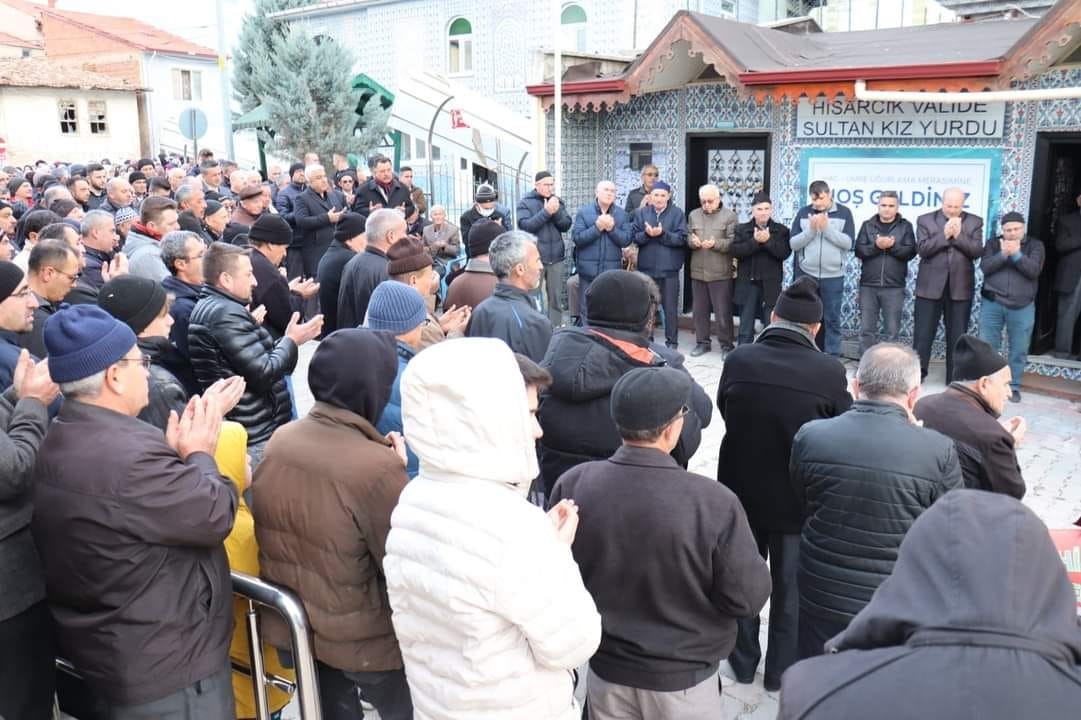 Hisarcık&rsquo;ta 48 kişilik umre kafilesi dualarla uğurlandı
