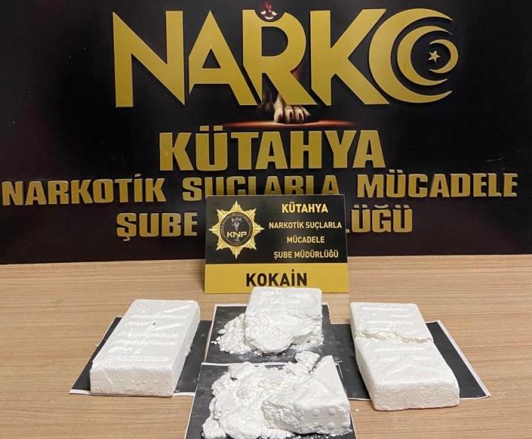 Kütahya’da aracında 3 bin 16 gram kokain ele geçirilen şahıs tutuklandı