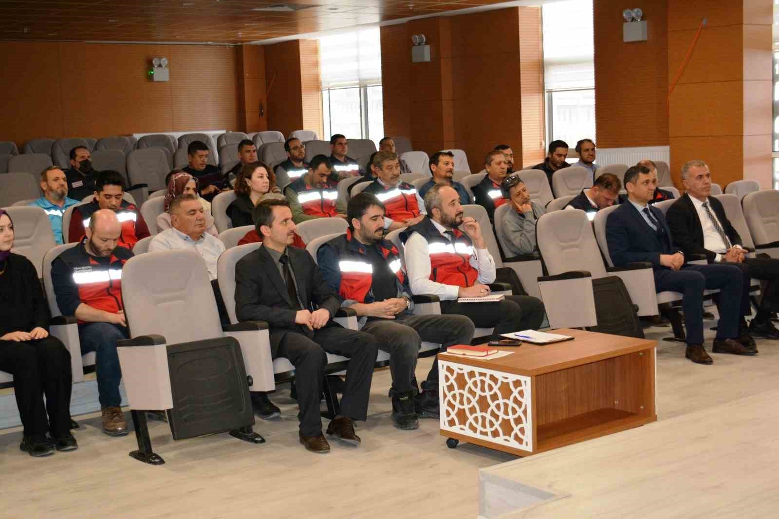 Kütahya İl Tarım Müdürlüğü personeline Tarım Sigortaları Kanunundaki değişikler anlatıldı