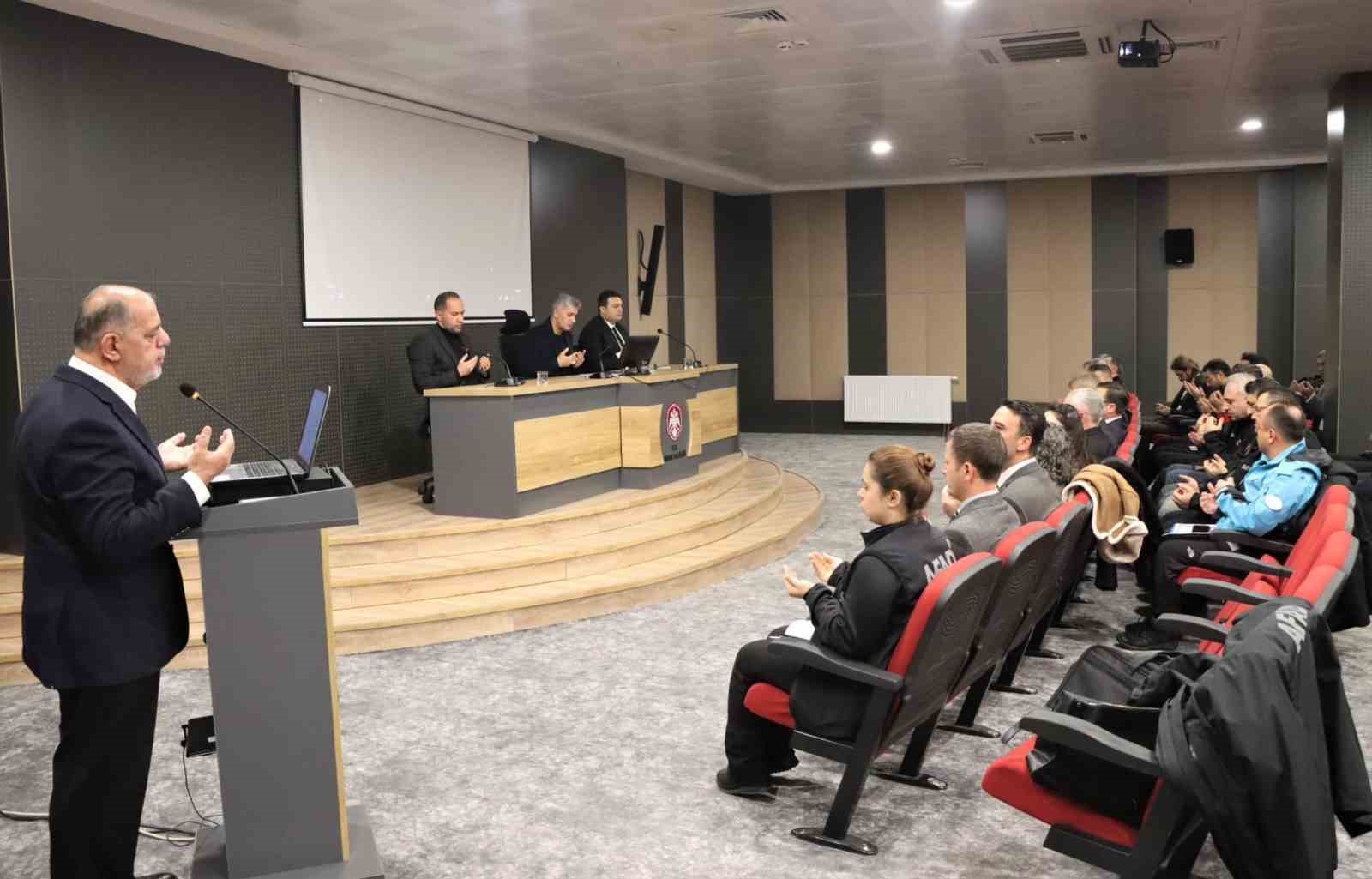 Niğde’de depremde hayatını kaybedenler anıldı