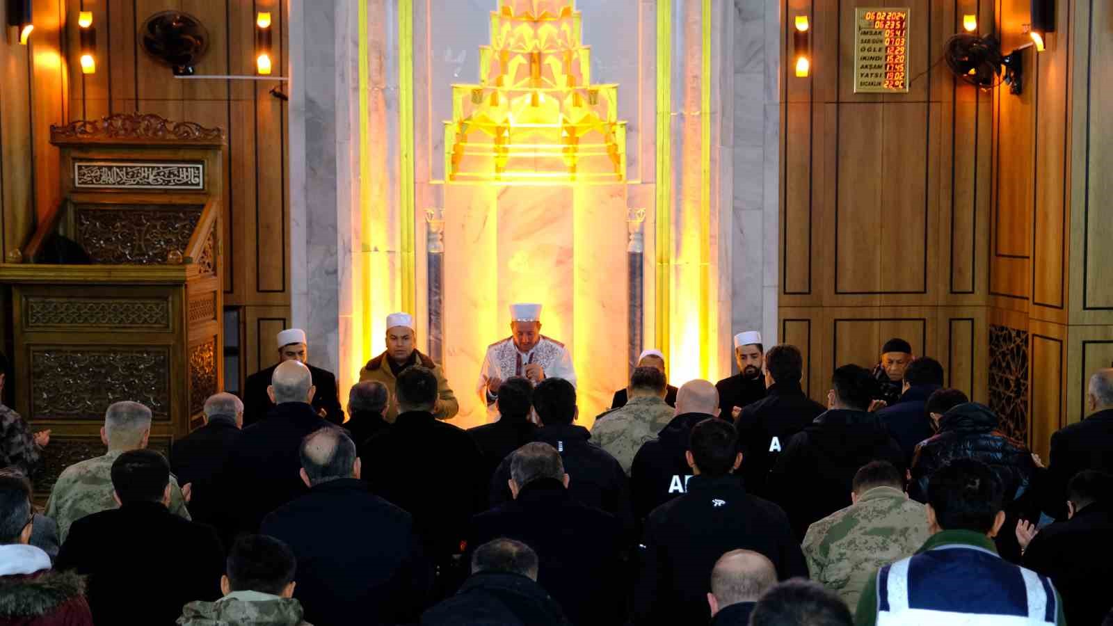 Asrın felaketi i&ccedil;in Şırnak&rsquo;ta mevlit programı d&uuml;zenlendi
