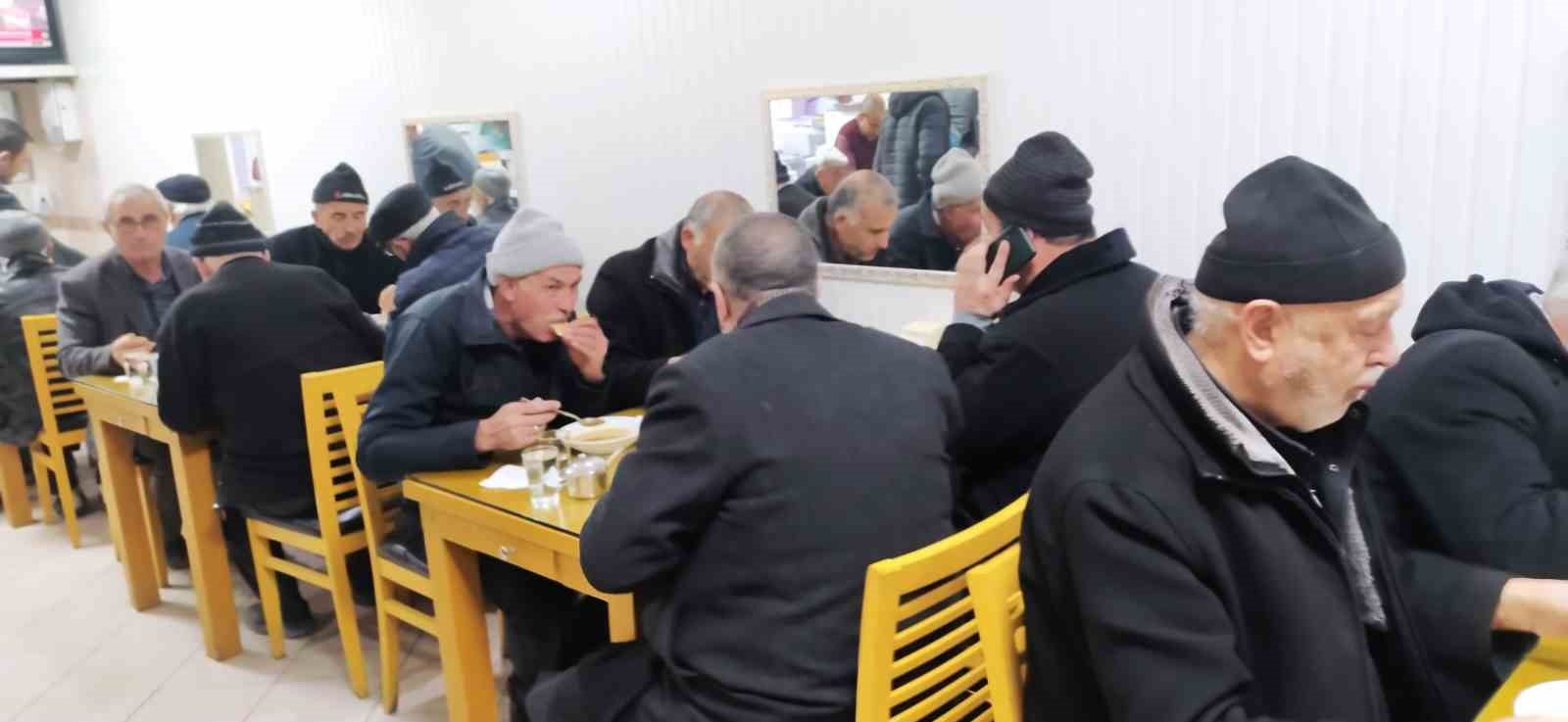 Hisarcık&rsquo;ta 6 Şubat&rsquo;ın yıl d&ouml;n&uuml;m&uuml;nde depremde vefat edenler i&ccedil;in dua edildi
