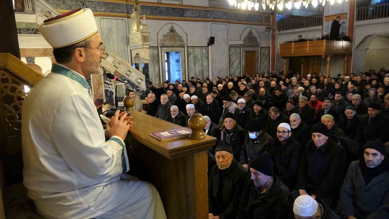 Depremde hayatını kaybedenler Yozgat’ta dualarla anıldı