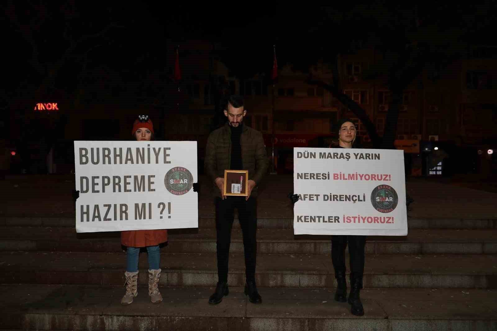 Burhaniye, 6 Şubat Depremi&rsquo;ni 04:17&rsquo;de andı
