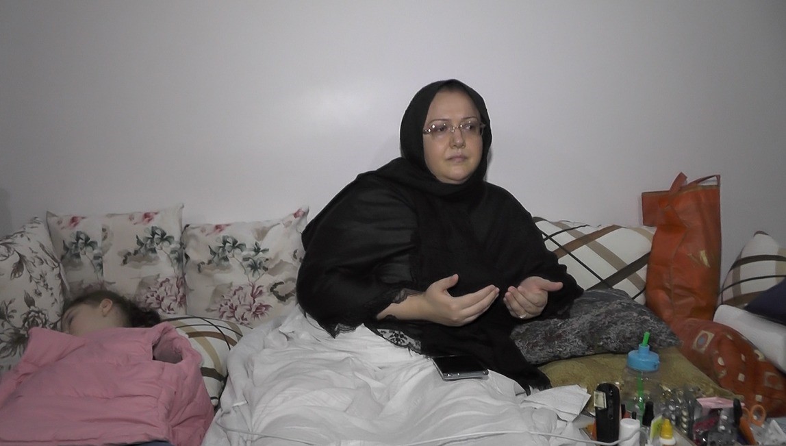 Enkazdan kurtulup Zonguldak&rsquo;a yerleşen aile, depremde &ouml;lenleri andı
