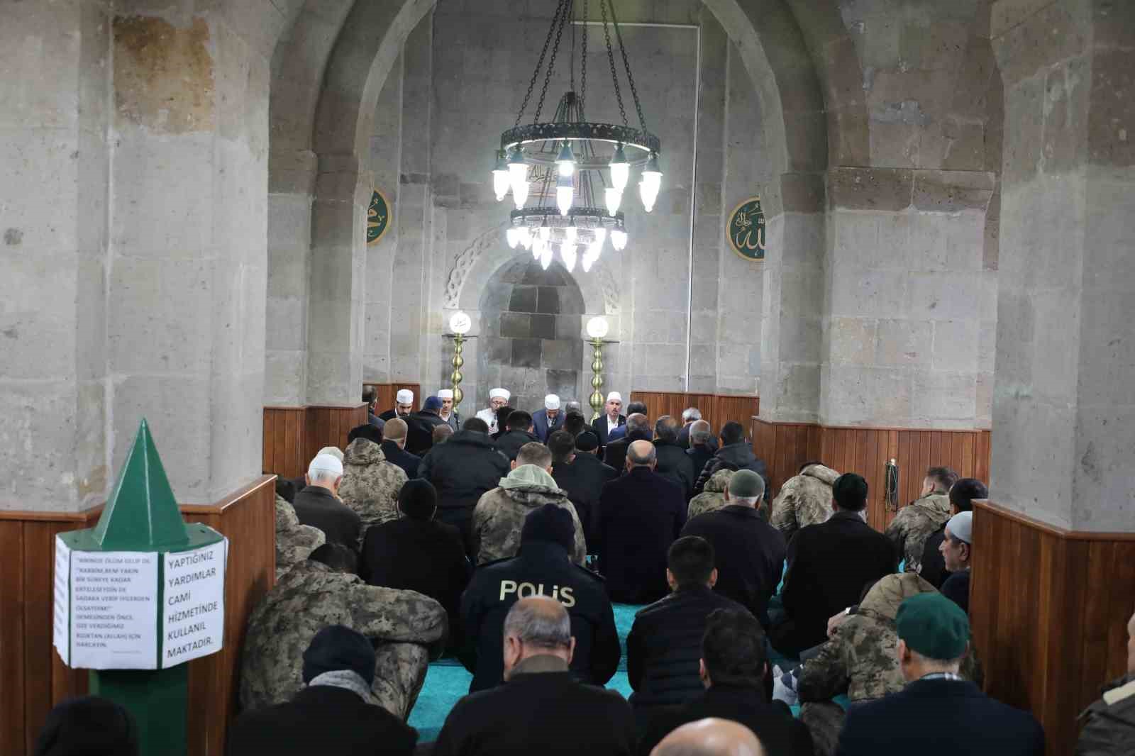 Depremde hayatını kaybeden polis memurları ve yakınları i&ccedil;in mevlit okutuldu
