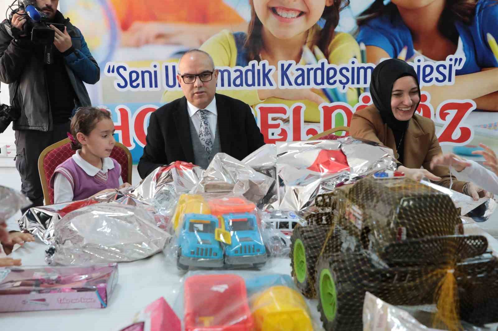 Ağrı&rsquo;daki &ouml;ğrenciler depremzede &ccedil;ocuklarla kardeşlik k&ouml;pr&uuml;s&uuml; kurdu
