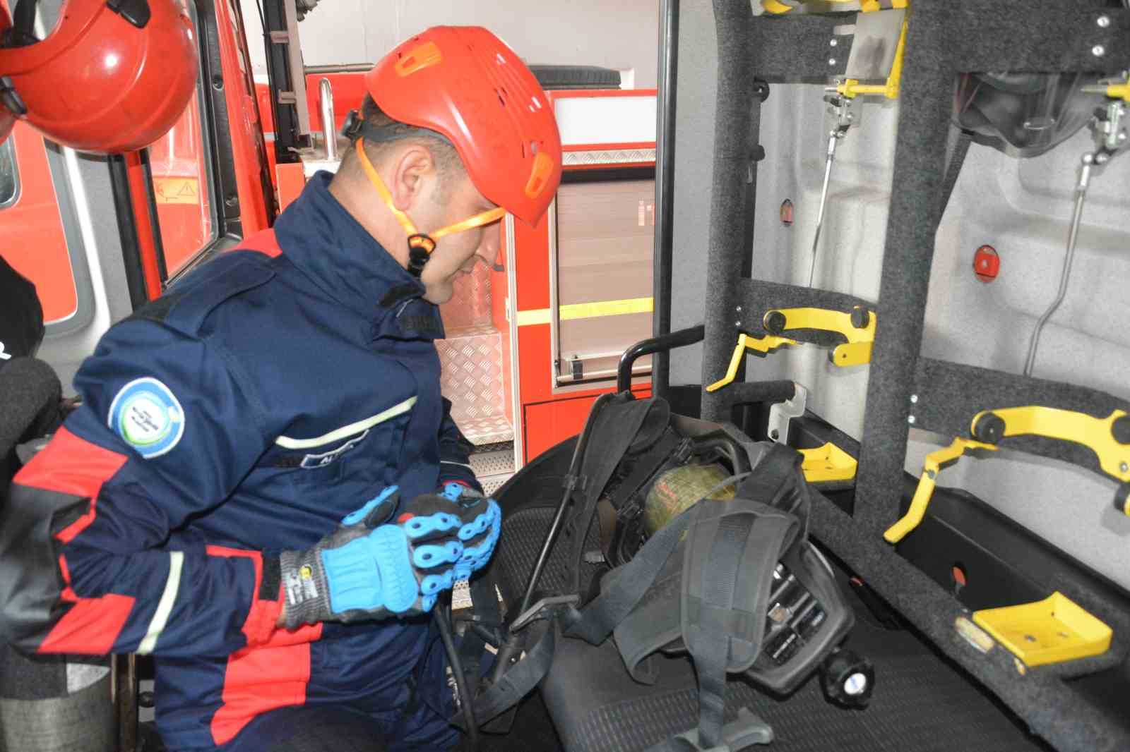 İtfaiye ekipleri, 6 şubat depremini anlatırken duygulandı
