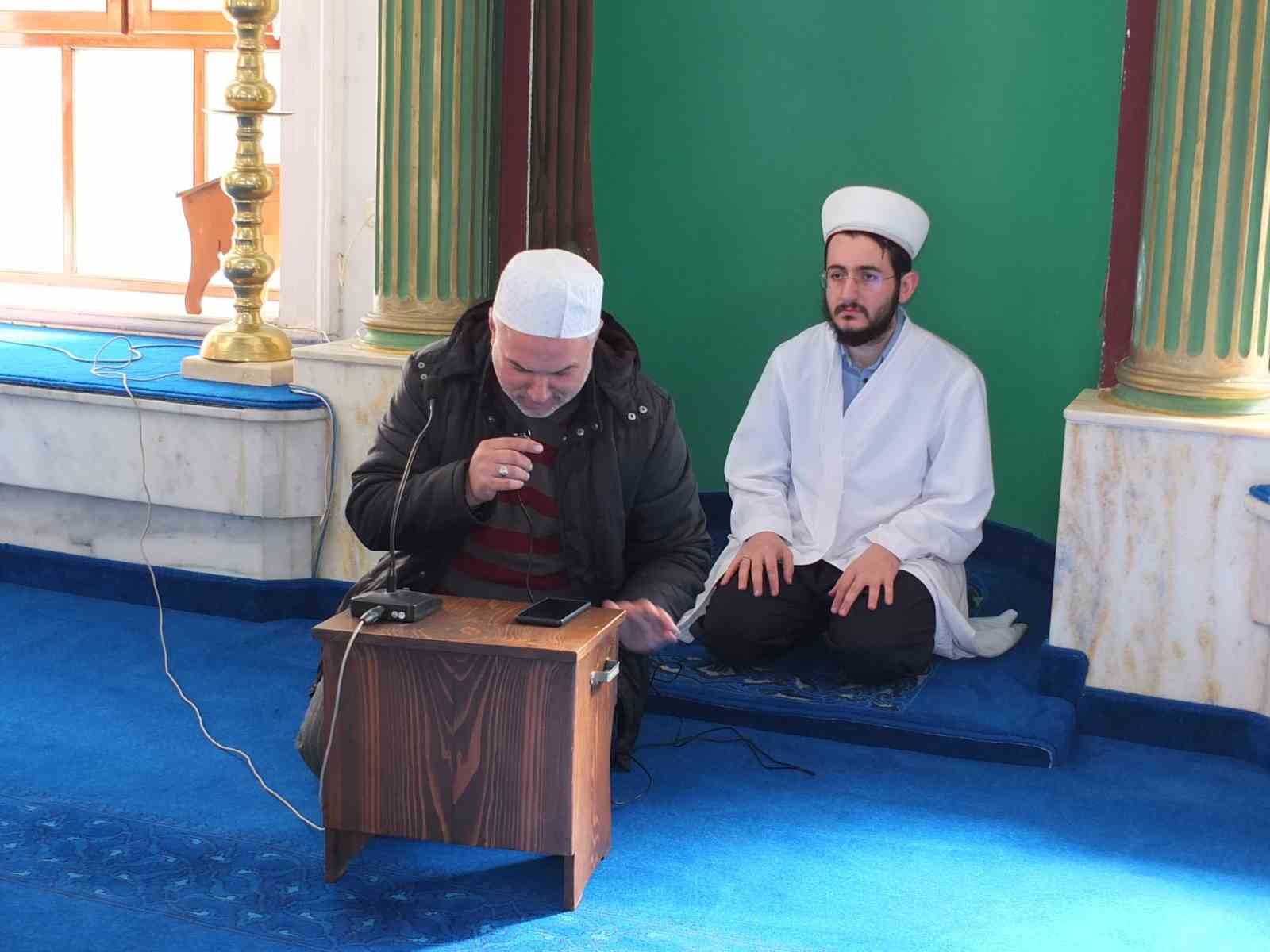 Burhaniye de depremde hayatını kaybedenler anıldı