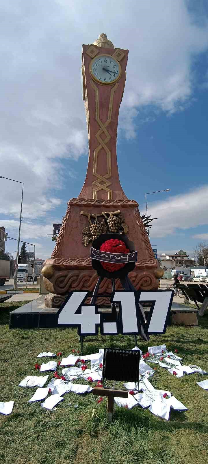 Bir pankartta 8 bin 387 can
