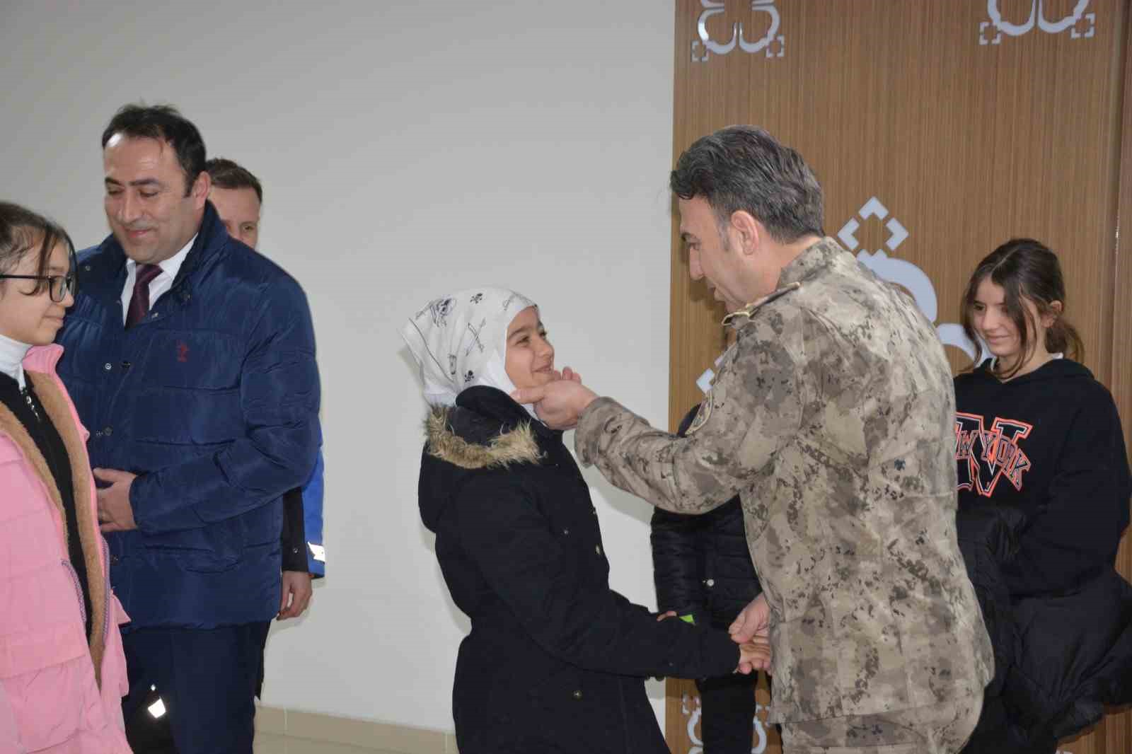 Çorum Emniyet Müdürü Pehlivan, depremzede çocukları ağırladı