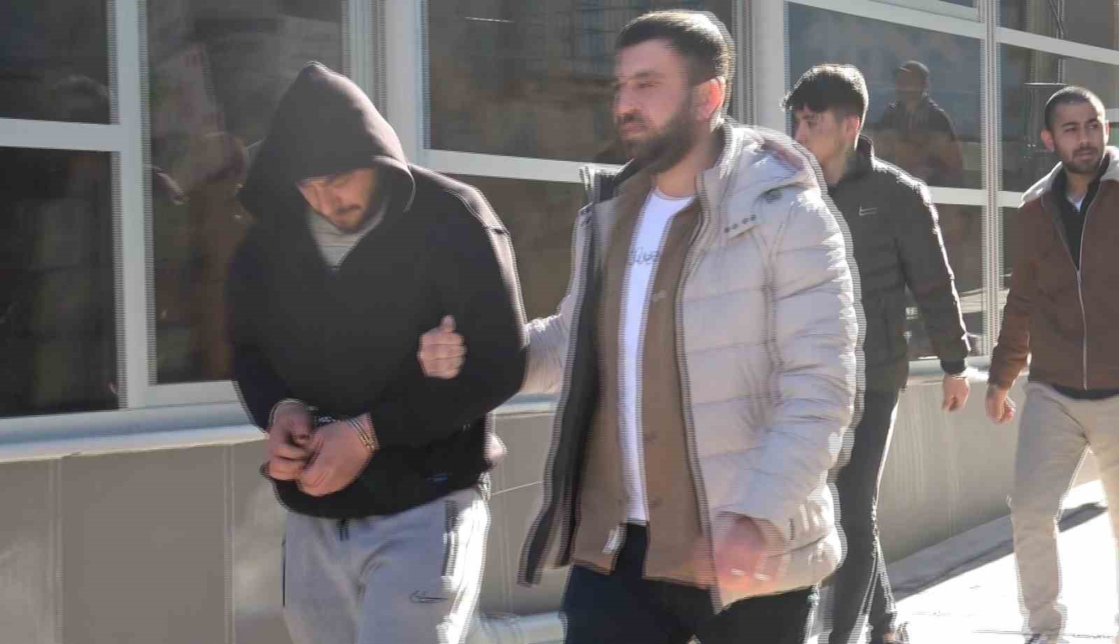 Kütahya’da uyuşturucu operasyonunda 3 kişi tutuklandı