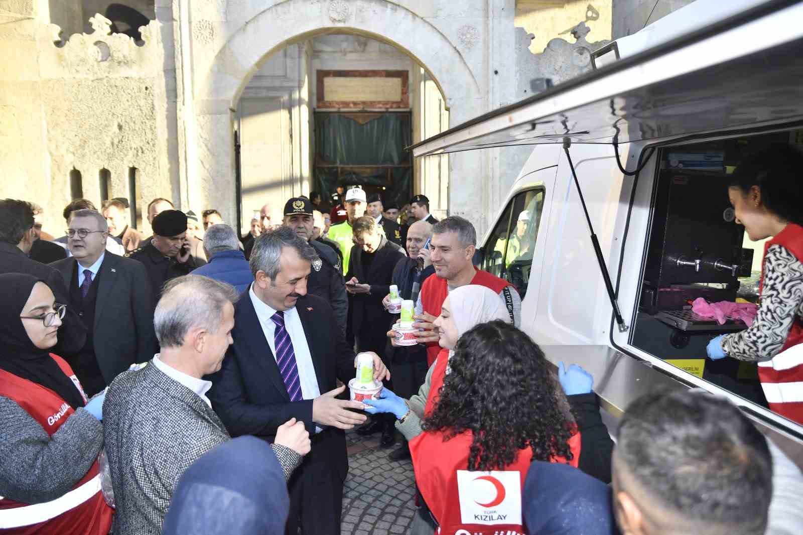 Depremlerde hayatını kaybeden vatandaşlar ve polisler unutulmadı