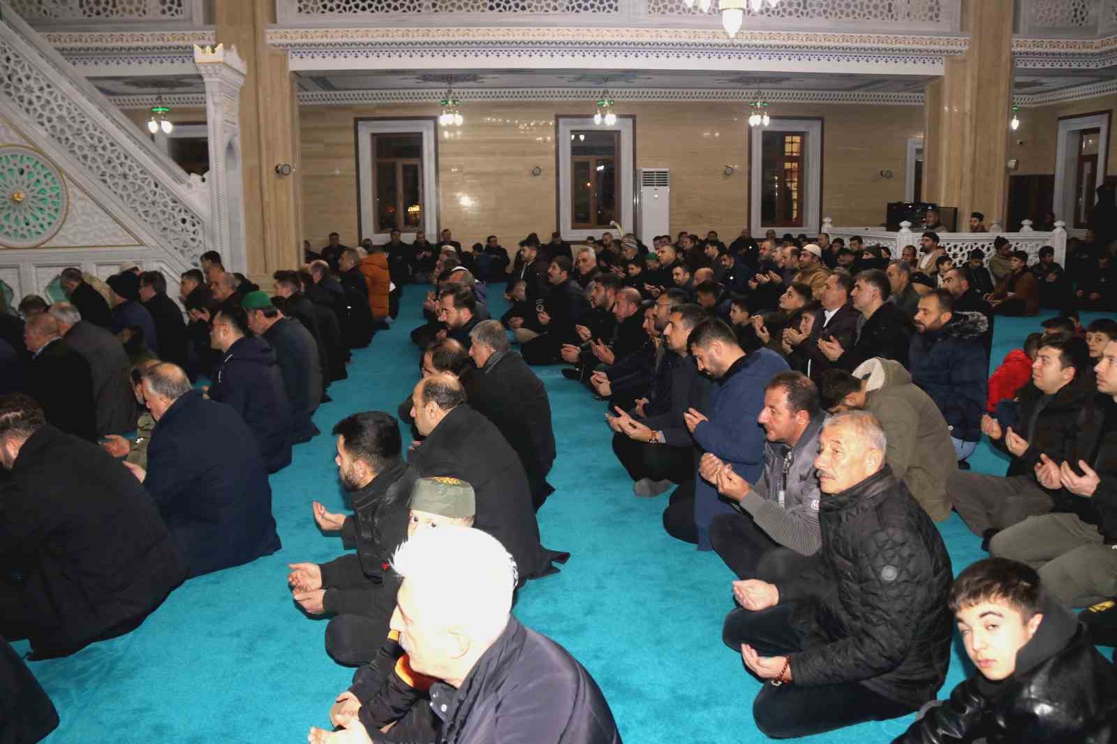 Bitlis&rsquo;te Mira&ccedil; Kandilinde depremde hayatını kaybedenler i&ccedil;in mevlit okutuldu
